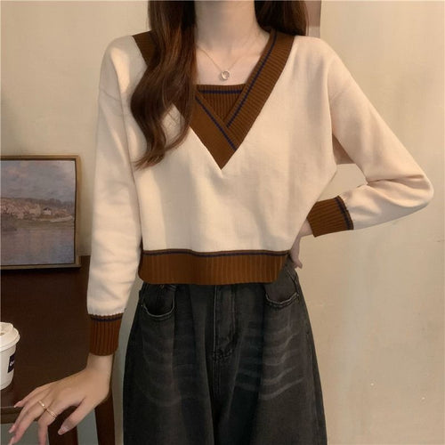 Pull féminin à la mode en V avec détails contrastés Chic & Stil