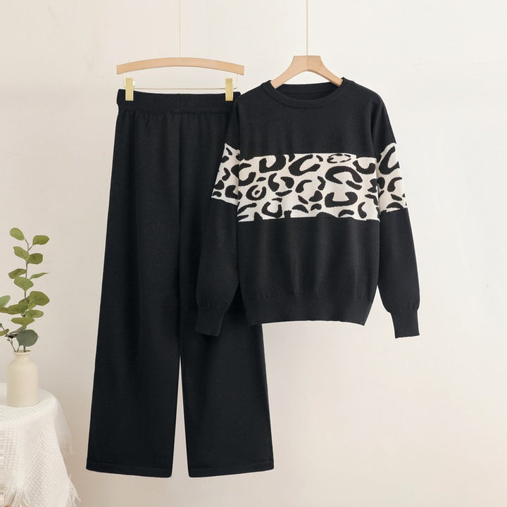 Trendy leisure set for women with a chic leopard pattern