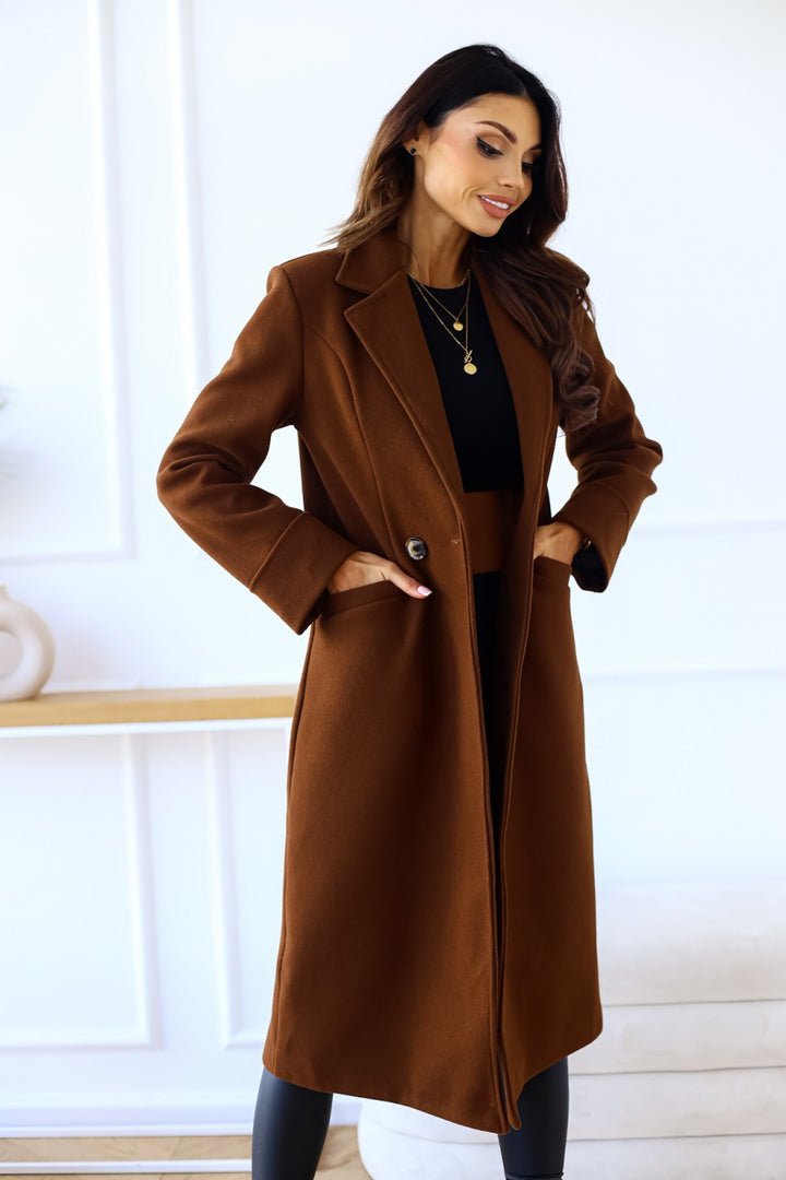 Timeless wool coat for women with an elegant lapel and practical pockets Lune London