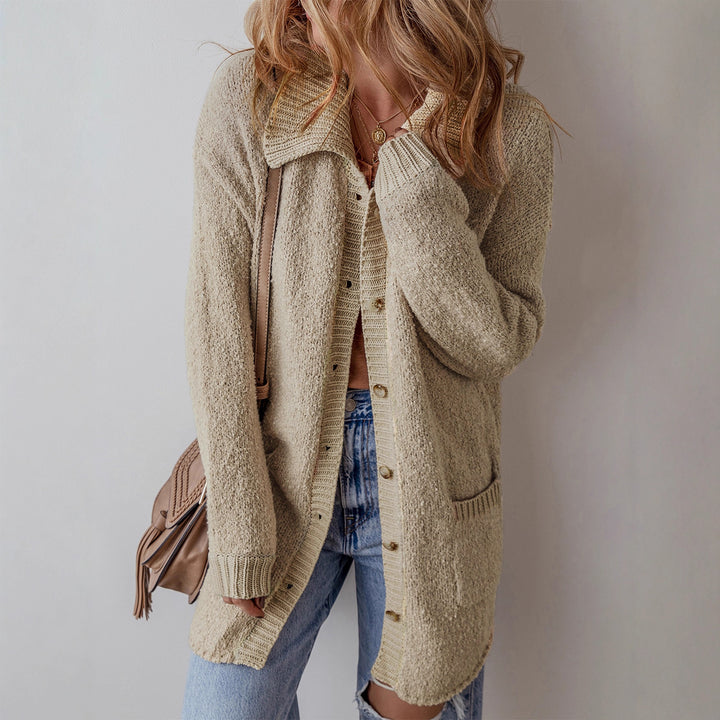 Ladies oversized sweater with practical pockets and contrasting collar Lune London