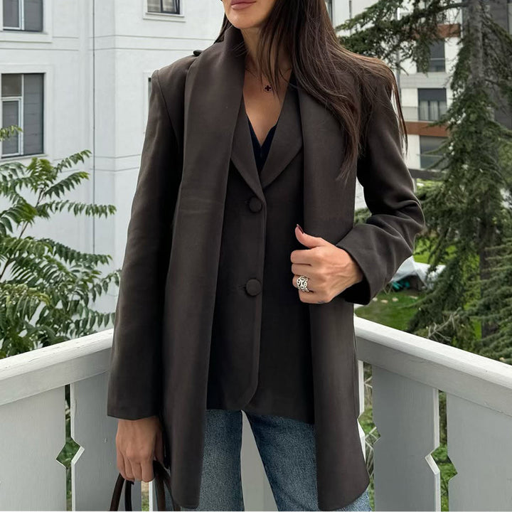 Elegant winter coat for women with a chic collar and a matching scarf Lune London