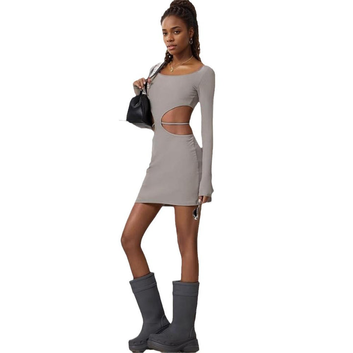 Robe mini découpée pour femmes avec manches longues et design près du corps Chic & Stil