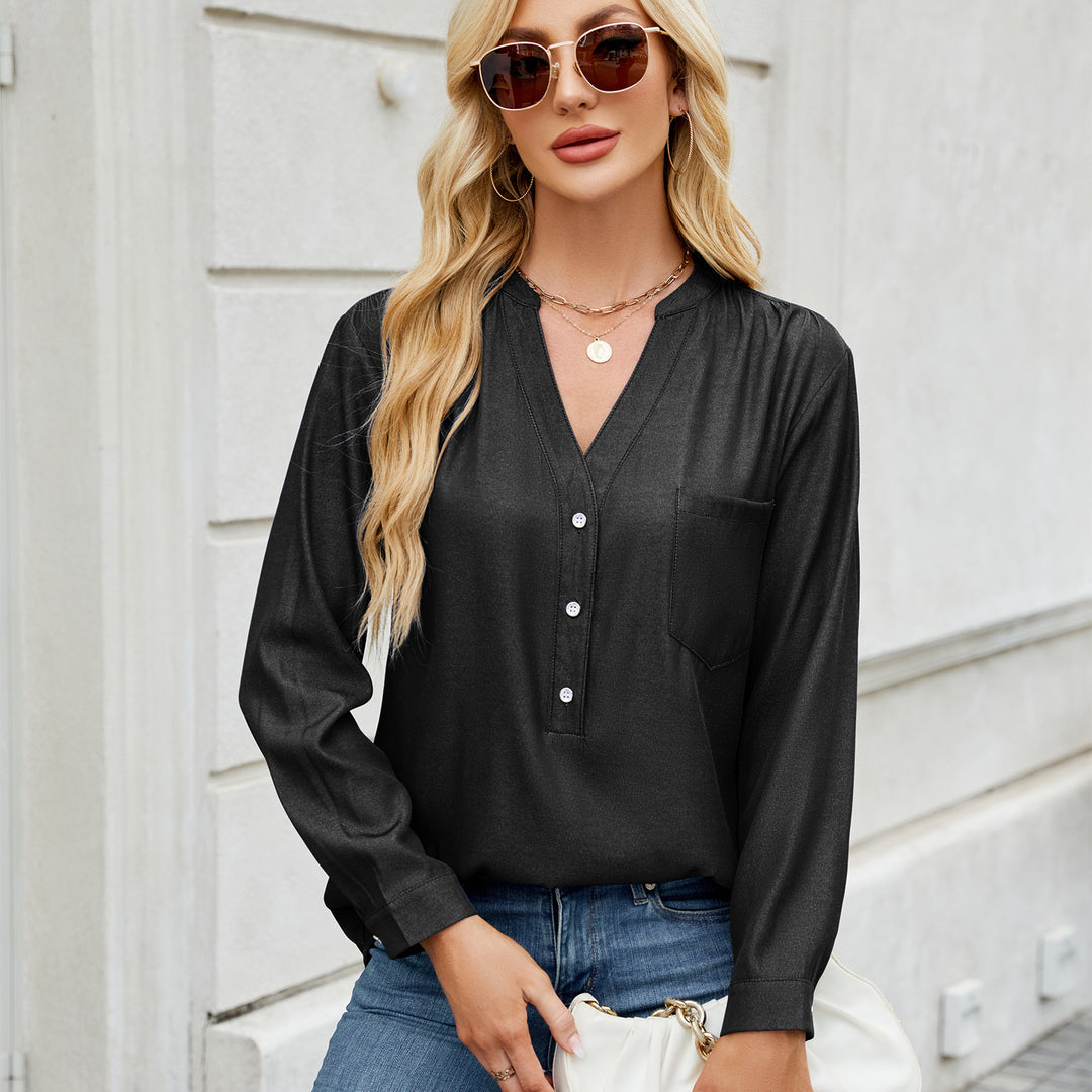 Women's blouse with V-neck and button closure Lune London