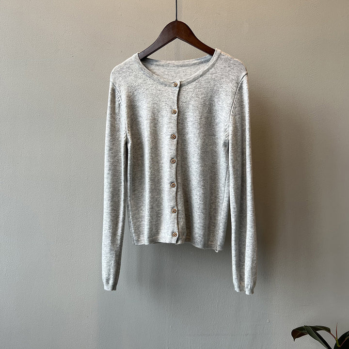 Chemisier à manches longues pour femmes avec motif rayé maritime et patte de boutonnage Chic & Stil