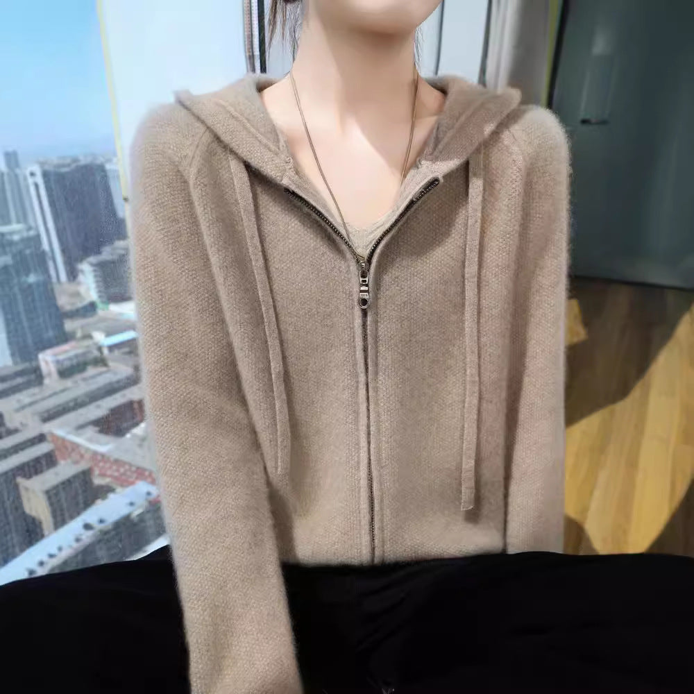 Veste à capuche confortable pour femmes avec matériau doux et fermeture éclair Chic & Stil