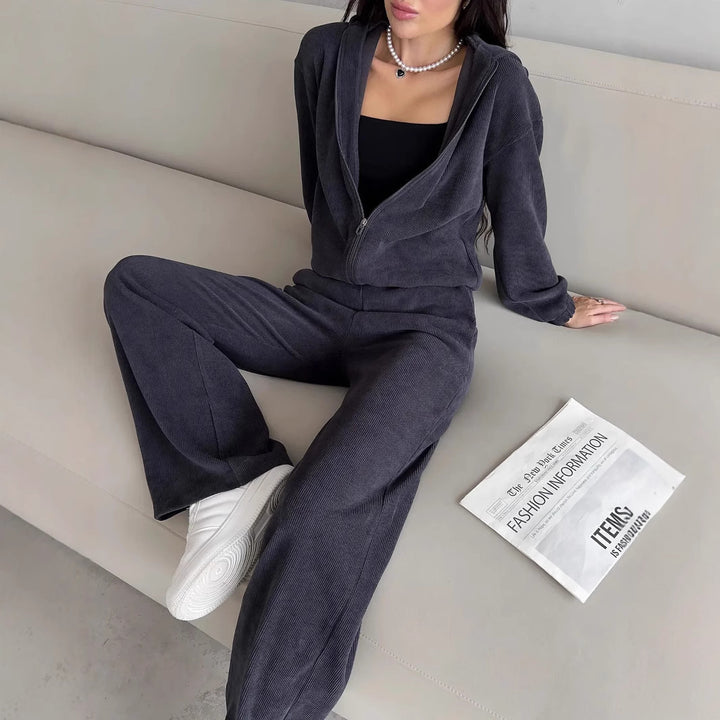 Cropped sweatshirt jacket for women with high collar and elastic waist Lune London