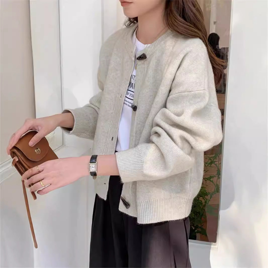 Cardigan pour femmes avec des détails de boutons élégants Chic & Stil