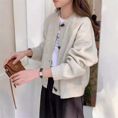 Cardigan pour femmes avec des détails de boutons élégants Chic & Stil