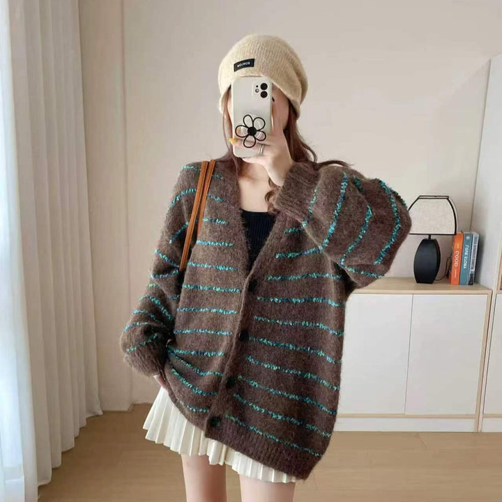 Cardigan en tricot épais pour femmes avec des rayures contrastées et des manches douces Chic & Stil