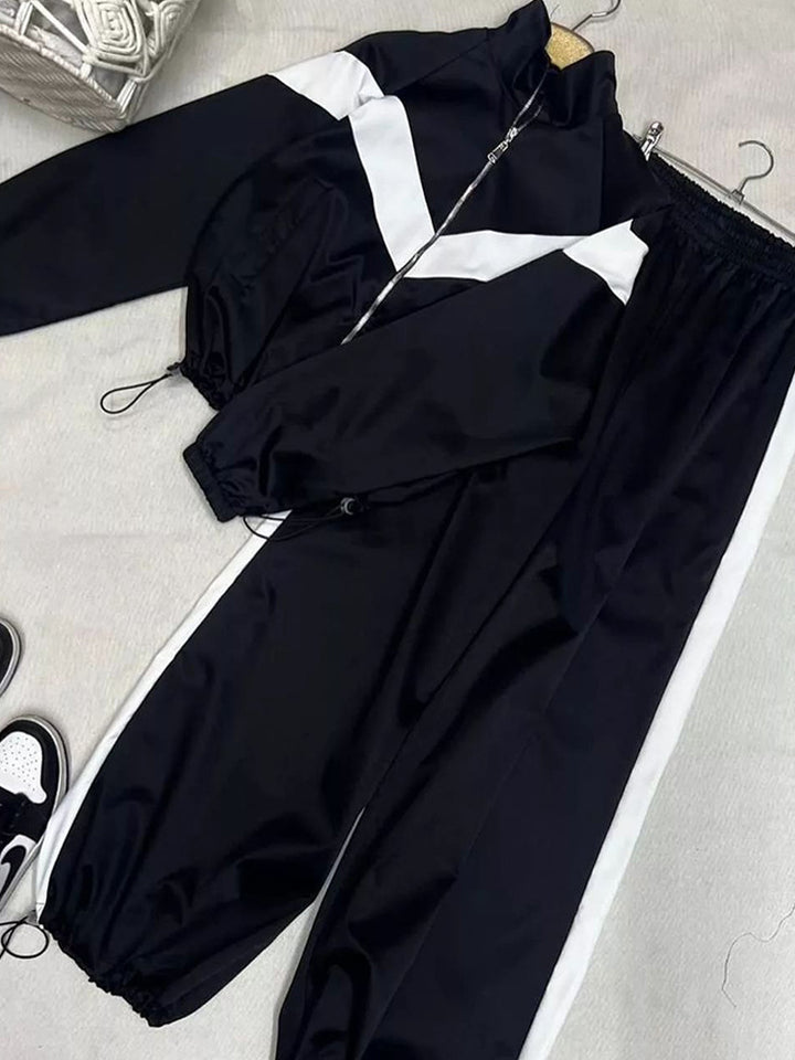 Ladies Training Fashion sporty tracksuit with trendy cut and practical pockets Lune London