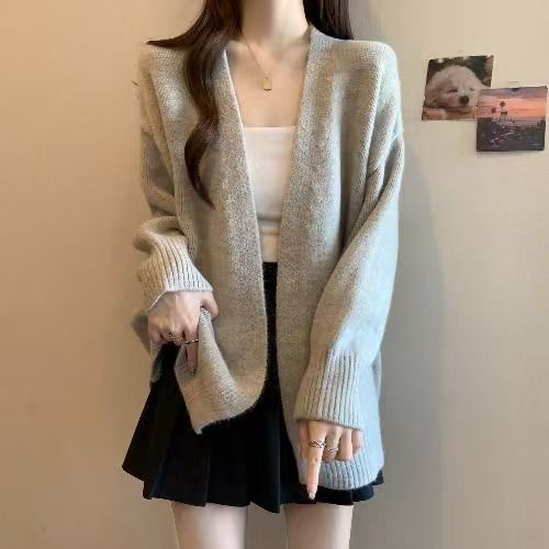 Cardigan pour femmes avec décolleté en V et coupe ample Chic & Stil