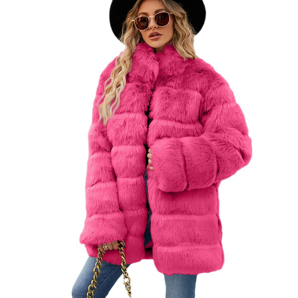 Ladies parka in comfortable faux fur with wide collar and soft details Lune London