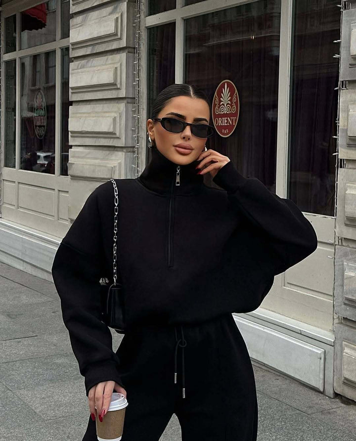 Ladies oversized sweatshirt and chic jogging set