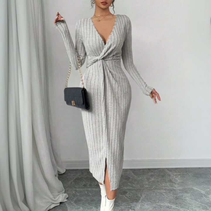 Robe midi ajustée pour femme avec détail twist et fente latérale Chic & Stil