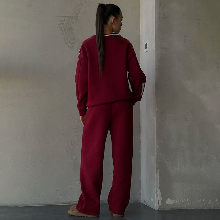 Women's sporty leisure set with a loose fit and a casual chic design
