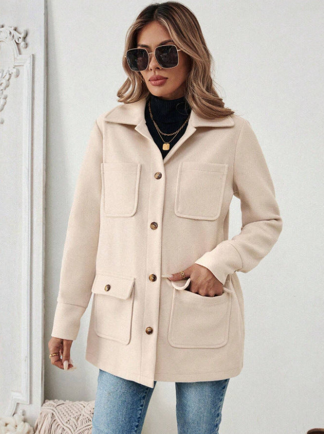 Trendy utility jacket for women with large pockets and golden print Lune London