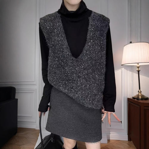 Gilet tricoté à la mode pour femmes avec décolleté en V profond et coupe créative Chic & Stil