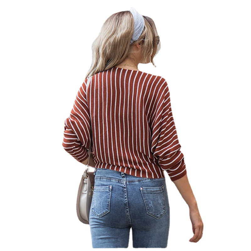 Knitted sweater for women with geometric pattern design and trendy stripes Lune Londonl