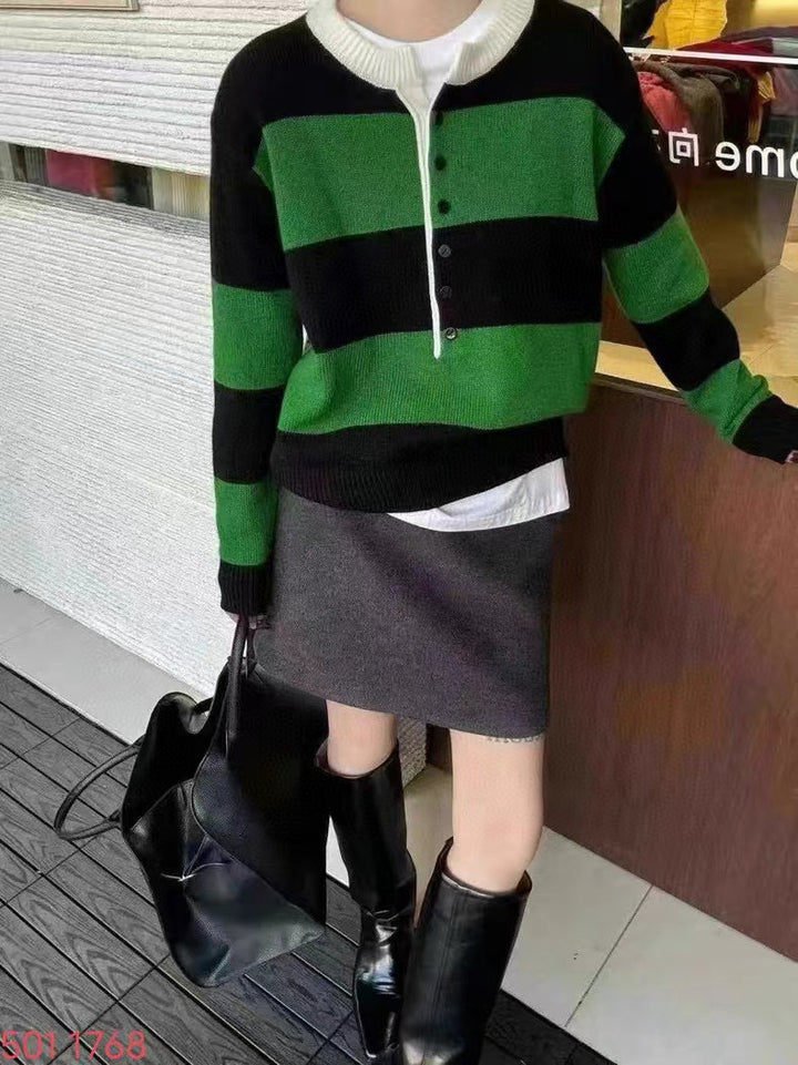 Pull en maille à manches courtes pour femme avec patte de boutonnage et rayures contrastées Chic & Stil