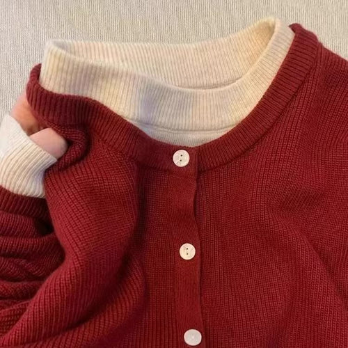 Cardigan pour femmes avec des détails de boutons classiques et un col confortable Chic & Stil