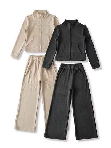 Women's sports set with high collar and wide pant waist Amarae