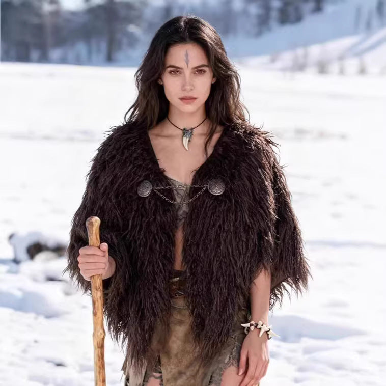 Women's short cape made of dense faux fur with decorative chain closure and zigzag hem Amarae