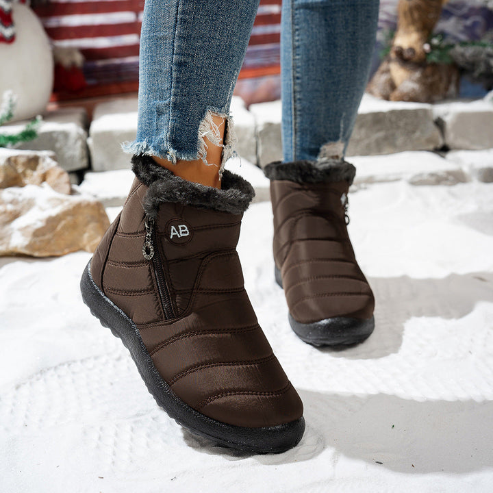 Lune London | Women's winter boots with practical zipper and cozy inner lining