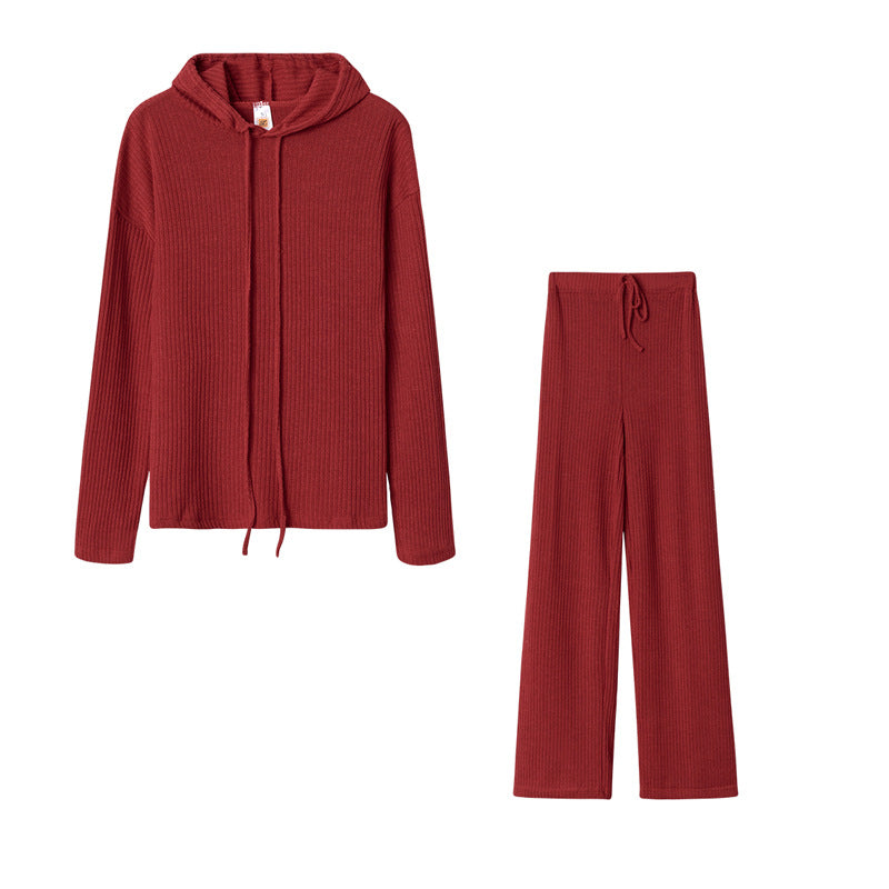 Comfortable women's outfit with hood and loose fit Lune London