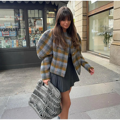 Short checkered jacket for women with voluminous sleeves Amarae