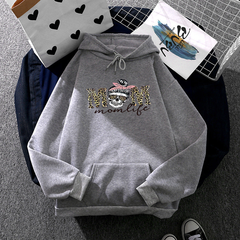 Women's hoodie with creative skull design Chic & Stil