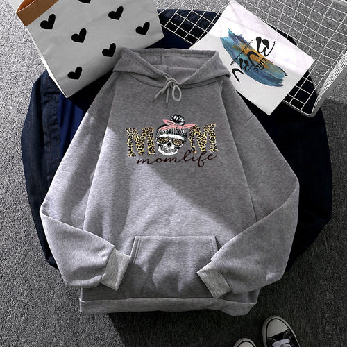 Women's hoodie with creative skull design Chic & Stil