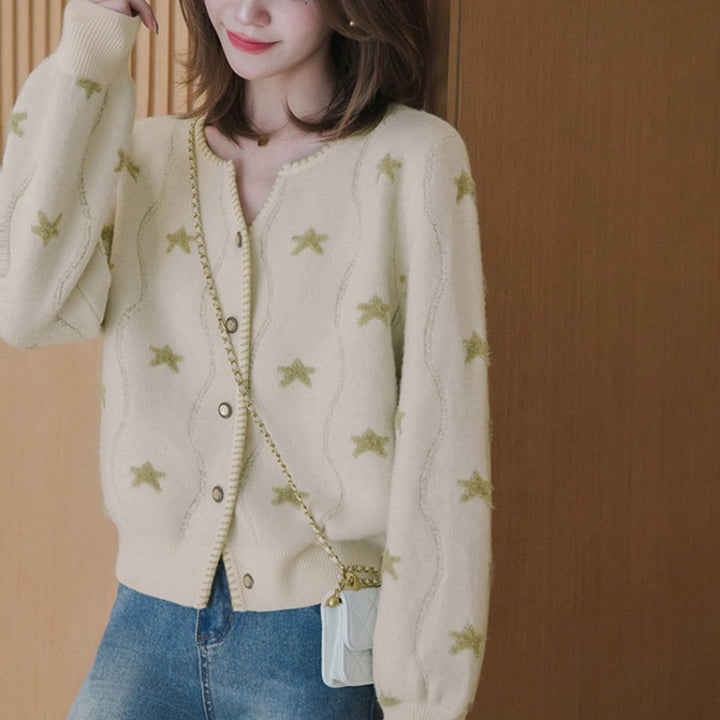 Cardigan pour femmes avec motifs d'étoiles et fermeture à boutons Chic & Stil