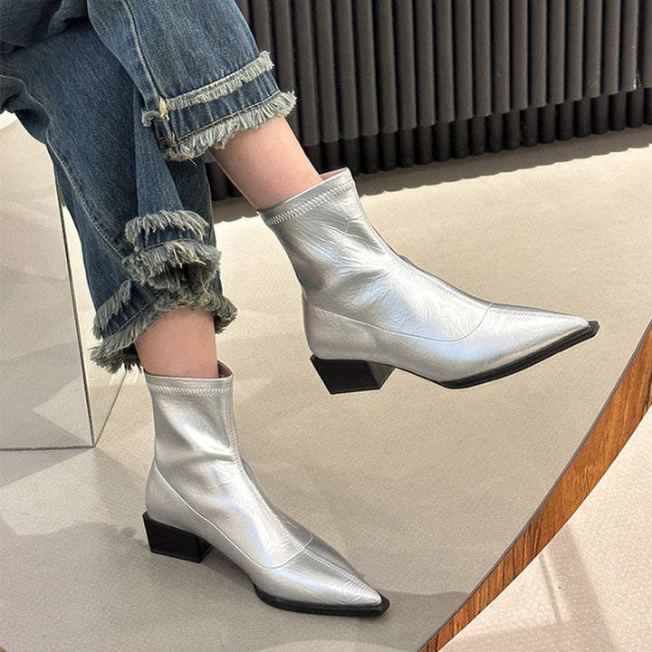 Elegant boots for ladies with pointed toe and square heel Lune London