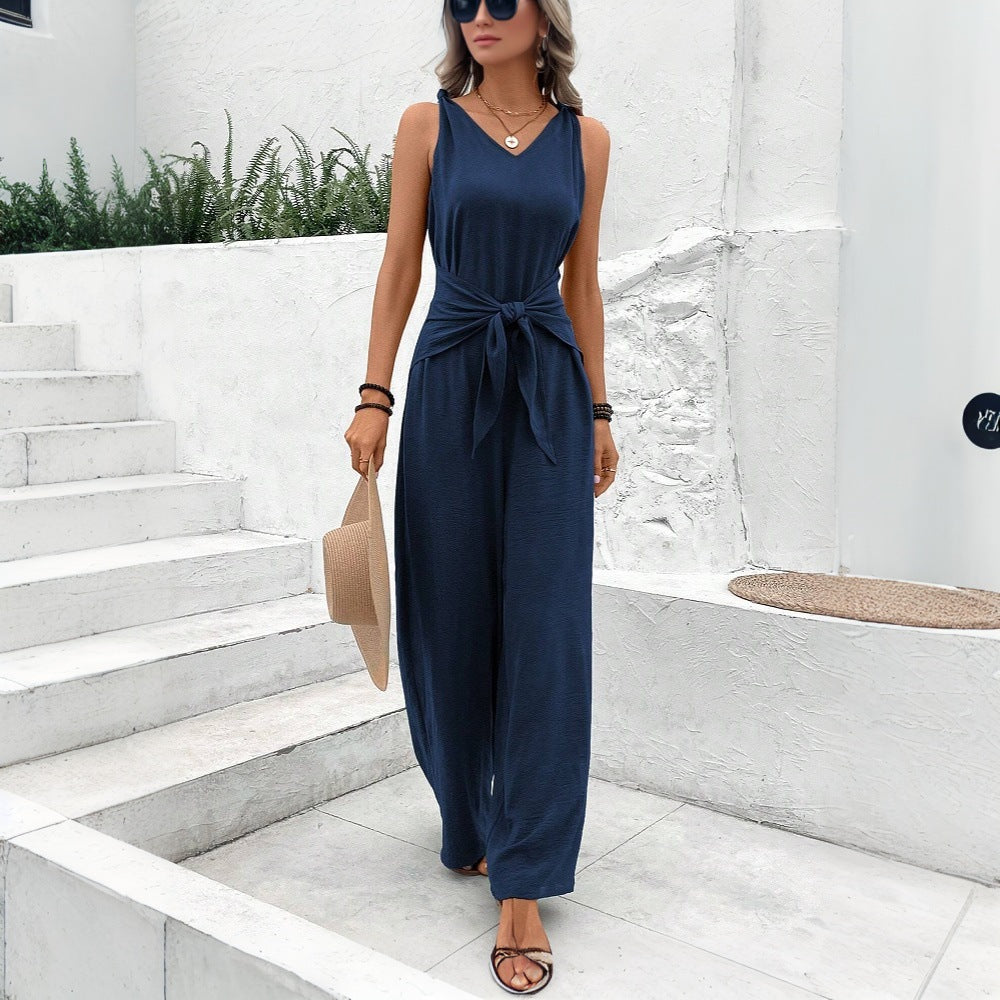 Combinaison pour femmes avec détail de ceinture et décolleté en V Chic & Stil