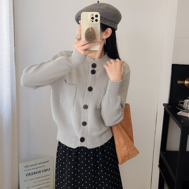 Ladies trendy long sweater with practical pockets and button closure Lune London