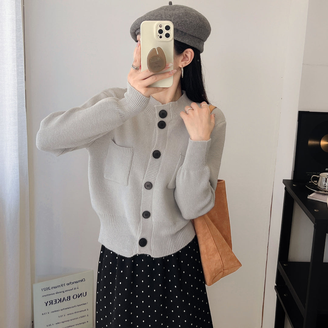 Cardigan féminin avec poches pratiques et fermeture à boutons Chic & Stil