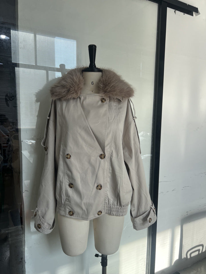 Elegant women's outdoor jacket with faux fur collar Lune London