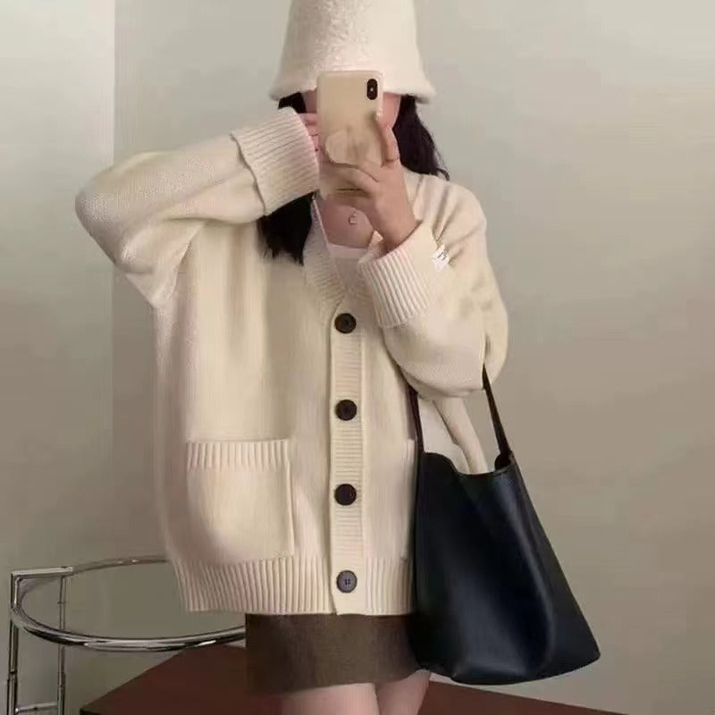 Cardigan Femme Confortable avec Décolleté en V Profond et Grandes Poches Chic & Stil