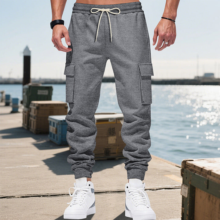 Men's cargo jogging pants with practical side pockets Lune London