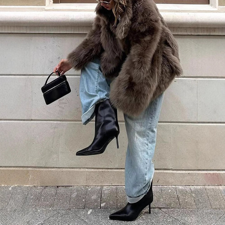 Ladies Short Faux Fur Coat with Large Collar Lune London