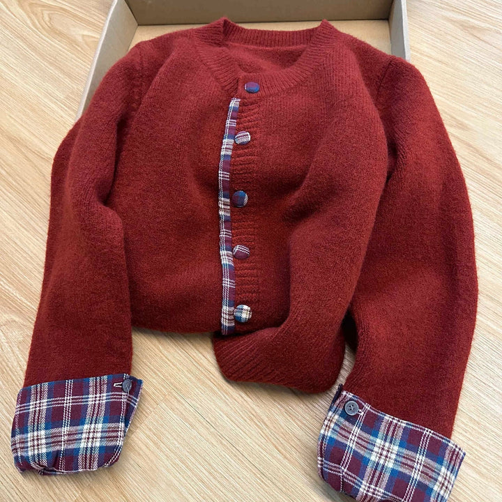 Cardigan féminin à la mode avec motif à carreaux et boutons pratiques Chic & Stil