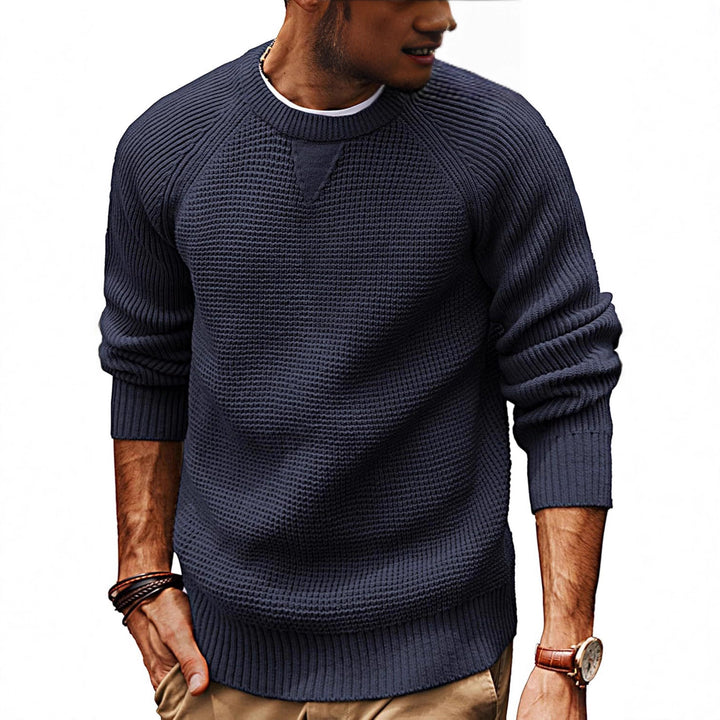 Casual knitted sweater for men with a structured fabric pattern and a round collar Lune London