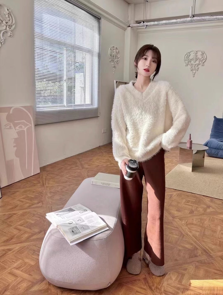 Pull en V pour femme en peluche avec un tissu doux et une coupe décontractée Chic & Stil