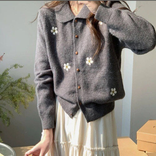 Lady cardigan with floral appliqués and a classic collar Amarae