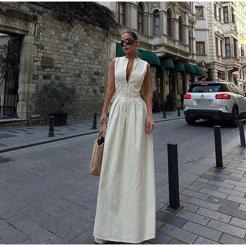 Women's maxi dress with tailored cut and elegant collar