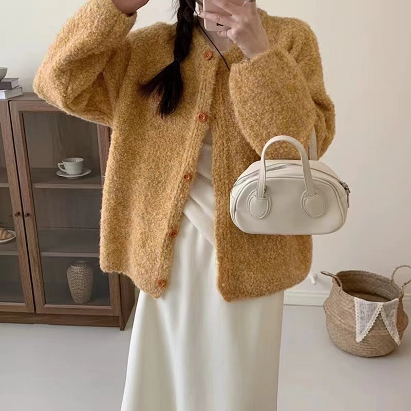 Cardigan confortable pour femmes avec détails de boutons et coupe ample Chic & Stil