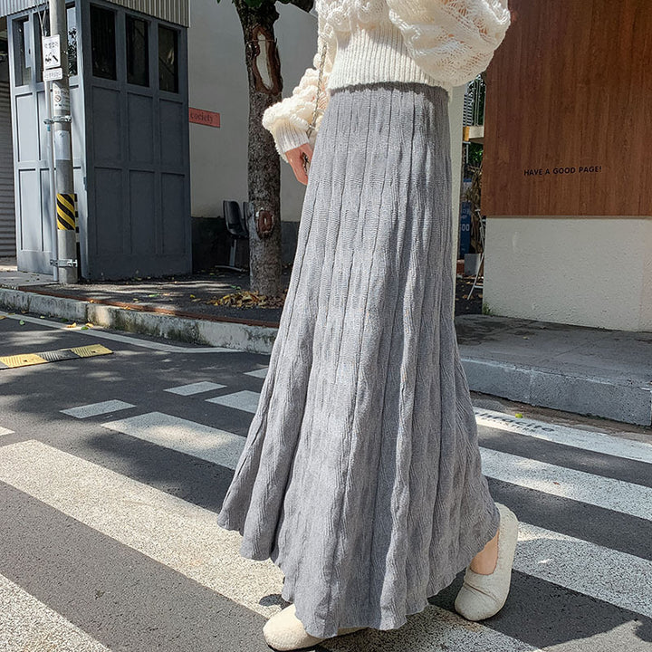 Maxi skirt for women with a refined ribbed design and an elastic waist Lune London