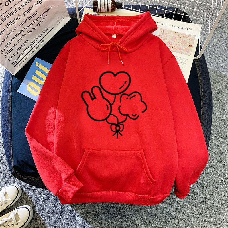 Women's hoodie with playful graphic design Chic & Stil