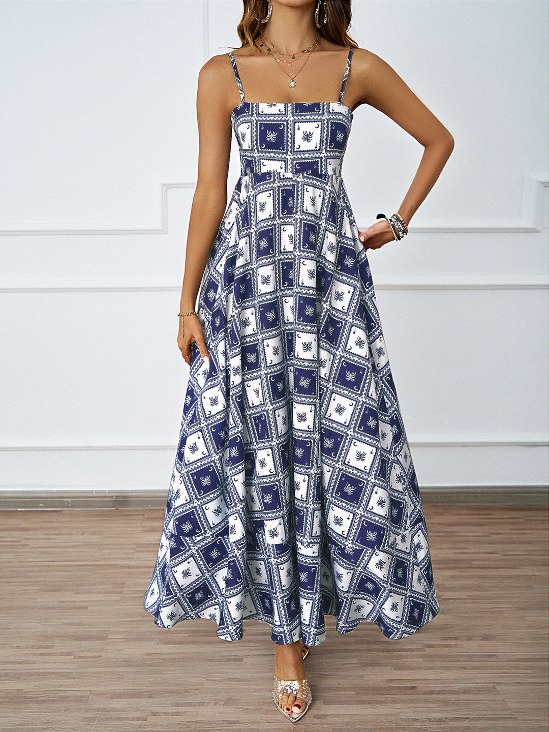 Women’s maxi dress with modern graphic print and loose fit Lune London