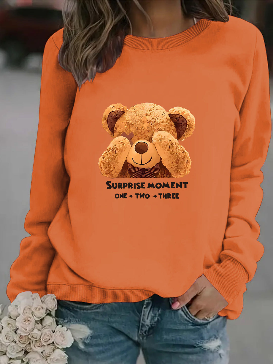 Women's sweatshirt with cute bear design and modern lettering Chic & Stil